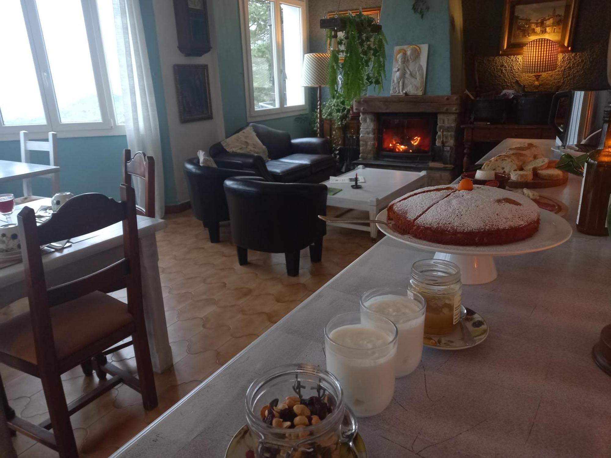 B&B Le Camelie Del Bosco Baiardo Exteriör bild