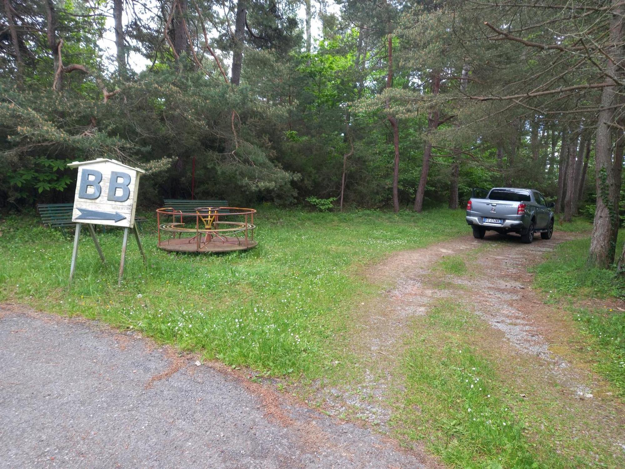 B&B Le Camelie Del Bosco Baiardo Exteriör bild