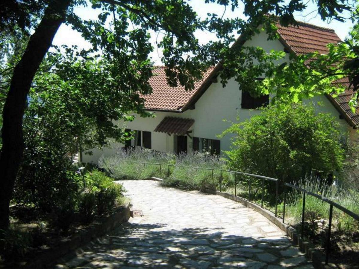 B&B Le Camelie Del Bosco Baiardo Exteriör bild